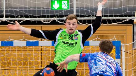 Besonderes Spiel. Der frühere VfL-Keeper Paul Twarz pariert nun für Hildesheim - am Freitag tritt er mit der Eintracht in Potsdam an.