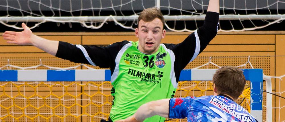 Besonderes Spiel. Der frühere VfL-Keeper Paul Twarz pariert nun für Hildesheim - am Freitag tritt er mit der Eintracht in Potsdam an.