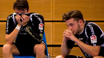 Frust. Die VfL-Spieler Moritz Ende (l.) und Joe Boede waren fassungslos.