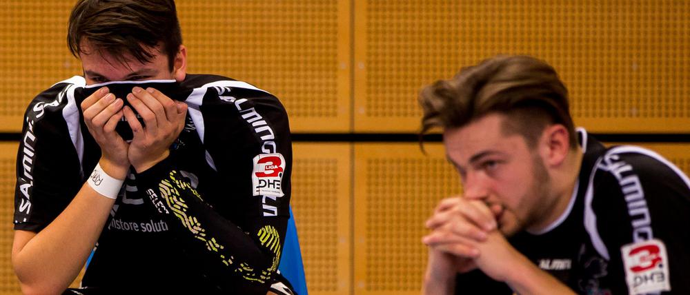 Frust. Die VfL-Spieler Moritz Ende (l.) und Joe Boede waren fassungslos.