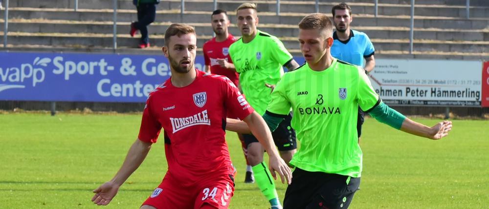 Immer wieder ausgebremst. Den Offensivdrang von Tobias Dombrowa (l.) und seinen SVB-Kollegen ließ Union nicht zur Entfaltung kommen. 