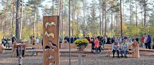 Im Wald zwischen Beelitz und Beelitz Heilstätten wird seit Samstag ein halber Hektar als Ruheforst genutzt.