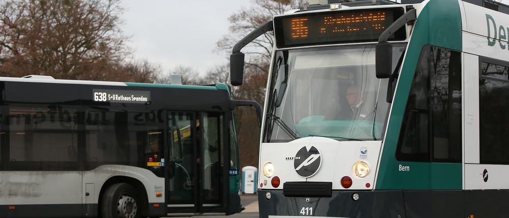 Straßenbahnen und Busse fahren am Reformationstag in Potsdam nicht wie an regulären Werktagen.