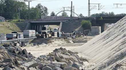 Zu schmal. Die Brücken müssen für den Ausbau der A10 ausgetauscht werden. 