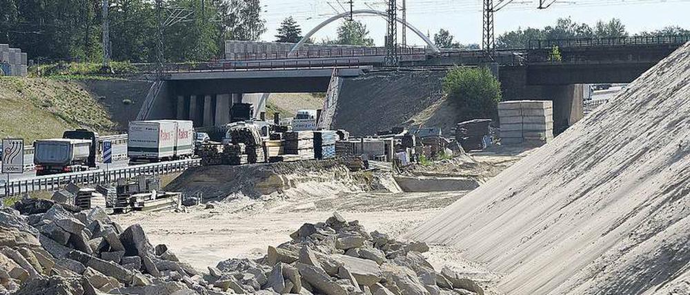 Zu schmal. Die Brücken müssen für den Ausbau der A10 ausgetauscht werden.