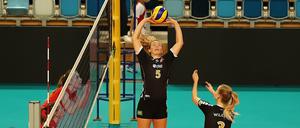 Neuer Dreh- und Angelpunkt. Die US-amerikanische Zuspielerin Lexi Dannemiller (am Ball) soll beim SC Potsdam für Kreativität und Präzision in der Offensive sorgen. 