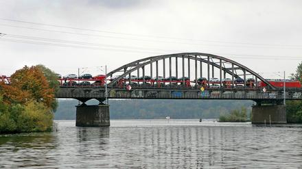Am Bahndamm am Templiner See könnte die Havelspange entstehen. 