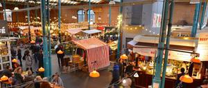 Die Markthalle 9 in Berlin-Kreuzberg bietet kulinarische Köstlichkeiten.