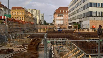 Garnisonkirchen-Gegner wollen an der Baustelle mit einem Thesenanschlag am Reformationstag gegen den Wiederaufbau des Kirchturms protestieren.