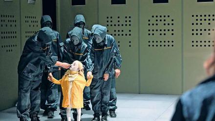 Polarisiert. Die Puppentheaterperformance „Besuchszeit vorbei“  lässt niemanden unberührt.