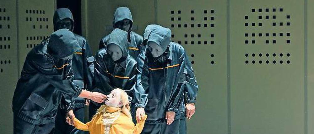 Polarisiert. Die Puppentheaterperformance „Besuchszeit vorbei“  lässt niemanden unberührt.
