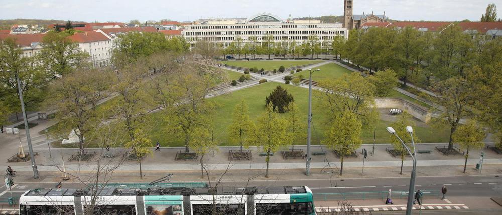Die Partei will einen neuen Namen für Potsdams zentralen Platz.