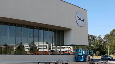 Aus Sicht des Steuerzahlerbundes ist das neue Potsdamer Bad blu nicht nur hässlich, sondern auch viel zu teuer und überflüssig.