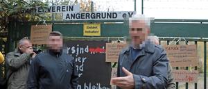 Vor der Babelsberger Kleingartensparte Angergrund: Gerichtsvollzieher brachten am Montagmorgen den Räumungsbescheid.