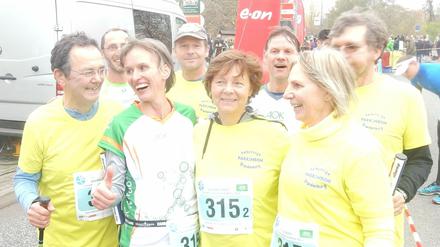 Glücklich im Ziel. Die Parkinson-Heldenstaffel am Teltowkanal.
