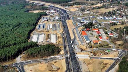 Auf der A10 bei Michendorf wird gebaut.