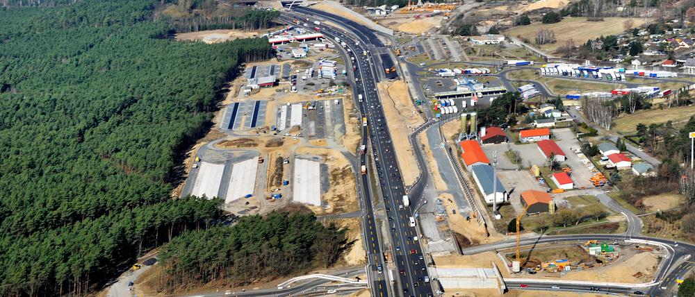 Auf der A10 bei Michendorf wird gebaut.