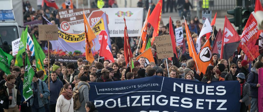Teilnehmer einer Demonstration des Bündnisses gegen das neue Brandenburger Polizeigesetz in Potsdam.