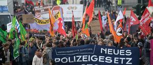 Teilnehmer einer Demonstration des Bündnisses gegen das neue Brandenburger Polizeigesetz in Potsdam. 
