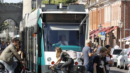 Wer hat den Angriff auf den 56-jährigen Potsdamer in einer Tram bemerkt?