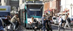 Wer hat den Angriff auf den 56-jährigen Potsdamer in einer Tram bemerkt?