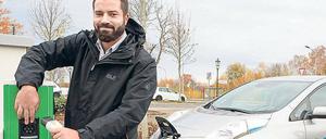 Wer wie Ahmed Sayed an den neuen Ladesäulen in Teltow Strom tankt, muss pro Ladung zwischen sechs und acht Euro bezahlen. 