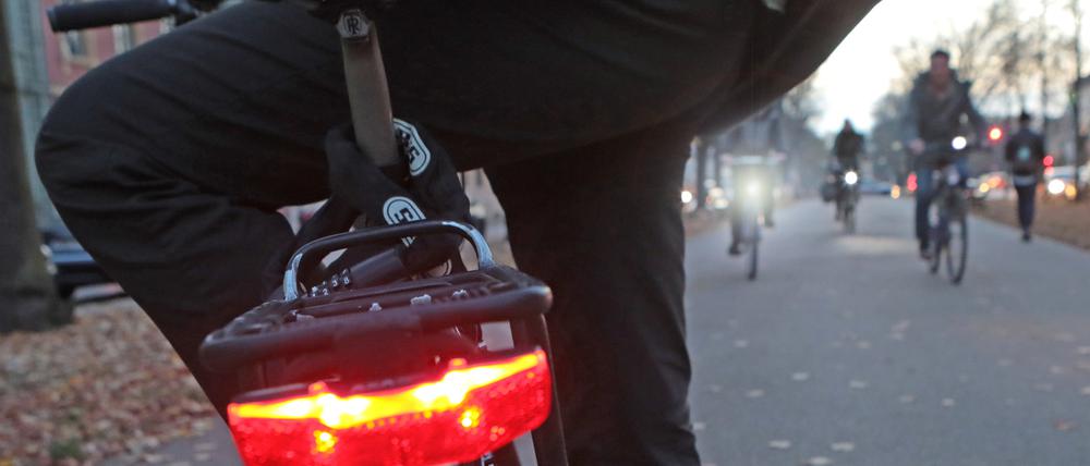 Anfang November wurden Radfahrer auf der Hegelallee Potsdam bei der Aktion „FahrRad-Licht“ auf ihr Licht angesprochen.