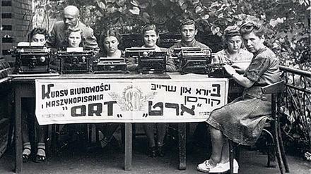 Historisch. Im polnischen Ort Dzierzoniów (ehemals Reichenbach) wurden 1946 Juden neu angesiedelt.