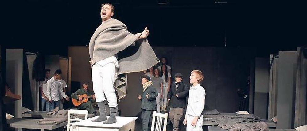Gegen Rechts. Schüler spielen mit bei „Mein Kampf“. 