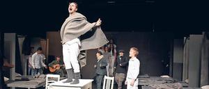 Gegen Rechts. Schüler spielen mit bei „Mein Kampf“.