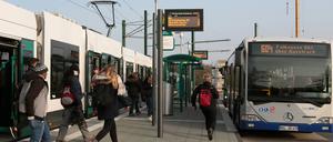 Den Bus am Campus Jungfernsee wollen viele Fahrgäste nicht verpassen. Sonst müssten sie womöglich lange warten.