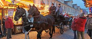 Der Markt wurde wie immer mit einer Kutschfahrt eröffnet.