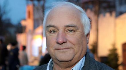 Eberhard Heieck ist der Veranstalter des Weihnachtsmarkts „Blaue Lichterglanz“ in der Brandenburger Straße.