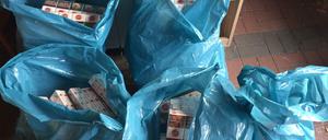 Die Bande soll in Brandenburg und Berlin unversteuerte Zigaretten unter Flüchtlingen verkauft haben.