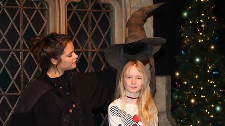 Hermine Thomas aus Thüringen in der Harry Potter-Ausstellung in Potsdam.