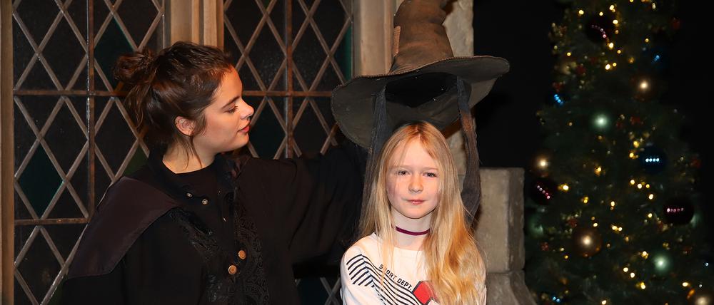 Hermine Thomas aus Thüringen in der Harry Potter-Ausstellung in Potsdam.