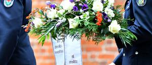 Zwei Feuerwehrmänner kamen auf der Autobahn A 2 im vergangenen Jahr ums Leben.