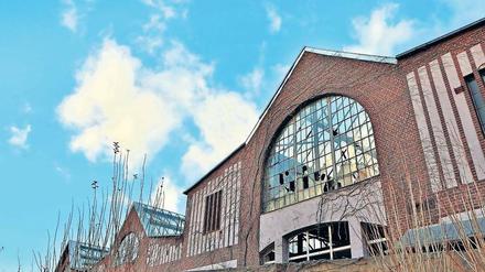 Das Reichsbahnausbesserungswerk am Potsdamer Hauptbahnhof verfällt seit Jahren. 