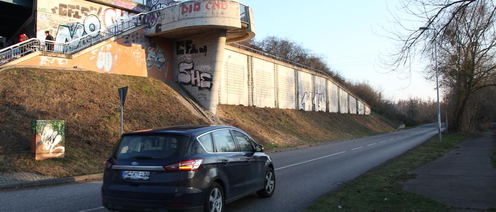 Die Böschung an der Nuthestraße wird umfangreichend saniert.  