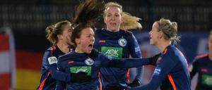 Und es hat Boom gemacht. Turbine feierte Torschützin Viktoria Schwalm.