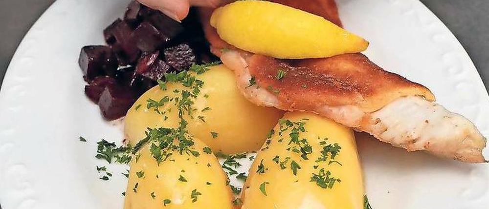 Der Fisch. Zanderfilet mit Parmesankruste steht auf der Winterkarte.