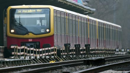 Der Warnstreik bei der Deutschen Bahn hatte am Montagmorgen auch massive Auswirkungen für Pendler zwischen Berlin und Potsdam.