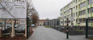 Die neue Zufahrt zur Rosa-Luxemburg-Schule wird wieder aufgerissen