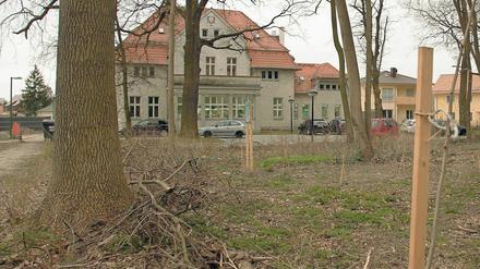 Das ehemalige Gutshaus des jüdischen Grundbesitzers Max Sabersky ist heute ein Ärztehaus und noch gut erhalten. 