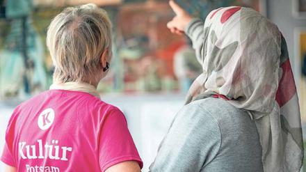 Zusammen unterwegs. Für Geflüchtete ist es oft nicht leicht, Kontakt zu Einheimischen zu finden. Kultür-Tandem will das erleichtern.