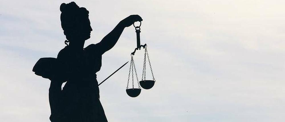 Brandenburgs Gerichte sind überlastet, sagt die Opposition. Justizminister Stefan Ludwig (Linke) sieht das nicht so.