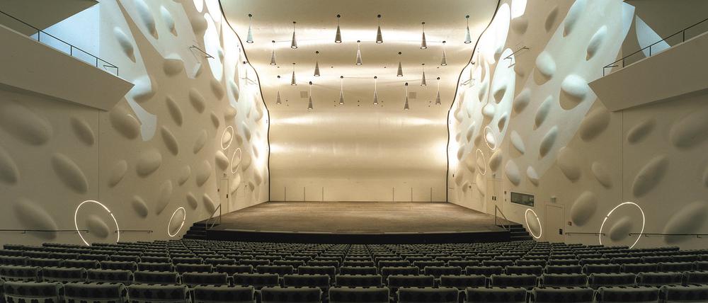 Im Nikolaisaal gibt es ab 19 Uhr Weihnachtslieder zum Mitsingen.