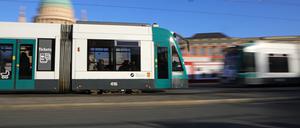 Alle die einen Ausbildungsplatz suchen, soltlen heute in die Straßenbahn einsteigen.