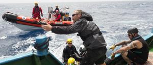 Der Potsdamer Sascha Girke (M.) war Einsatzleiter der Seenotrettungsmission der „Iuventa“.