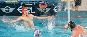 Hechtsprung zwischen den Pfosten. Max Vernet Schweimer hat sich schnell als starker Rückhalt des OSC etabliert.